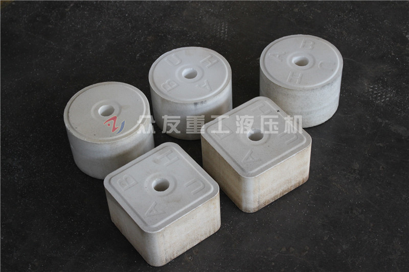 630噸鹽磚(zhuan)機 630T牛羊舔(tian)磚成型(xing)液(ye)壓(ya)機(ji)