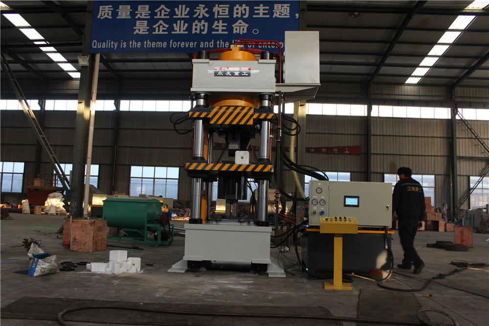 500噸牛(niu)羊(yang)舔(tian)磚液(ye)壓機(ji) 500T鹽(yan)磚(zhuan)機(ji)
