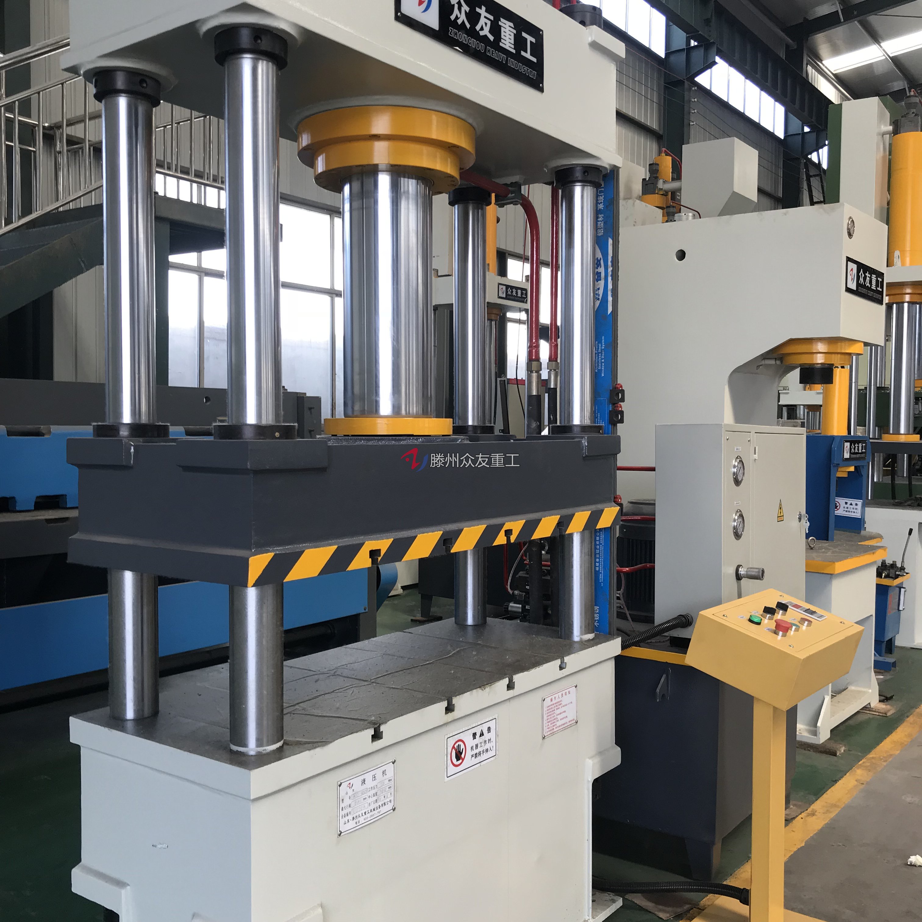 100噸(dun)四(si)柱(zhu)液(ye)壓機 100T拉伸成(cheng)型(xing)油壓機