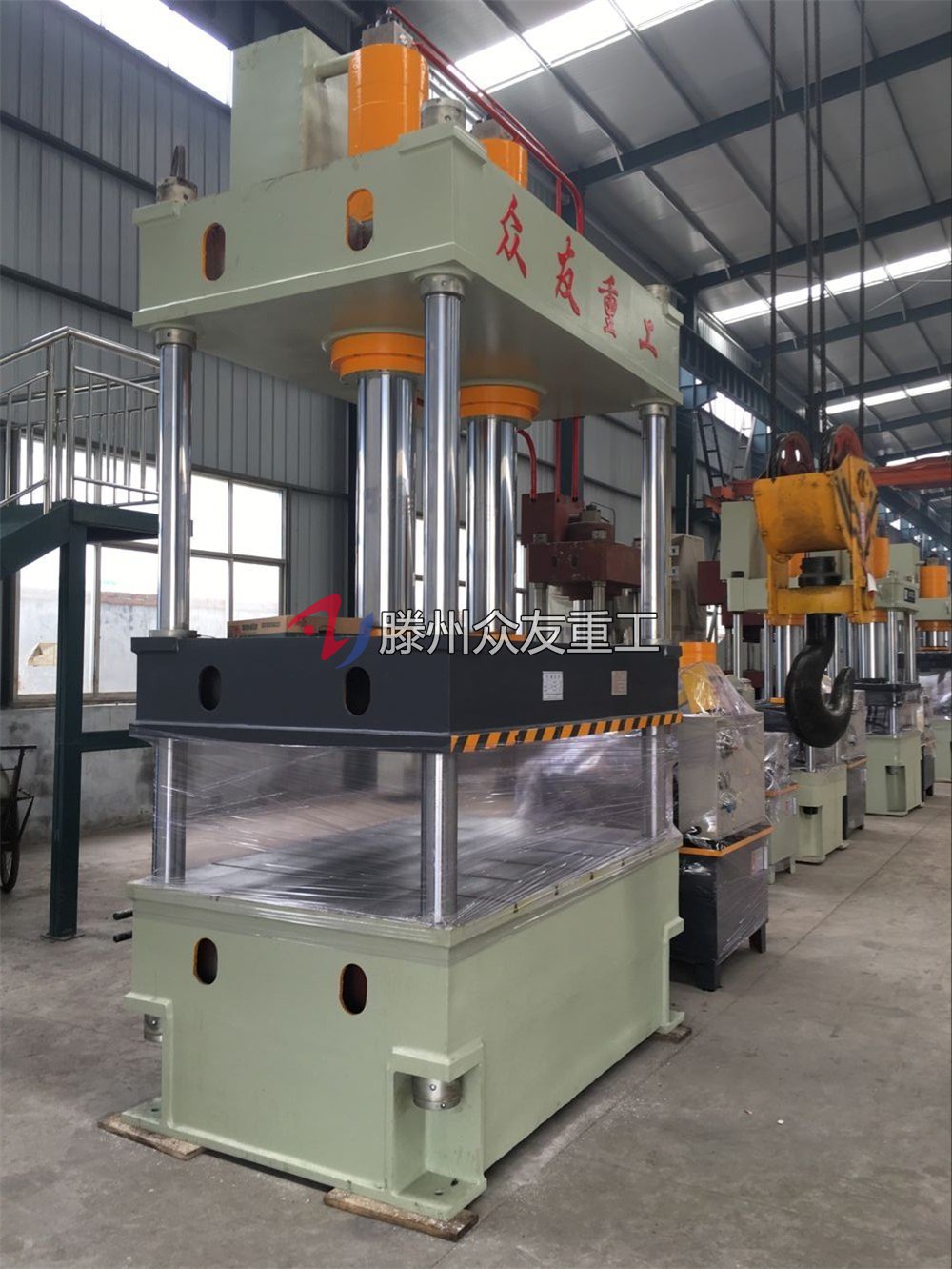 250噸雙(shuang)缸液壓(ya)機 250T四(si)柱油壓機