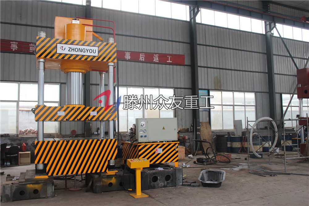 315噸灰(hui)鬭車(che)拉伸(shen)液壓(ya)機 315T金(jin)屬(shu)拉伸油壓機(ji)