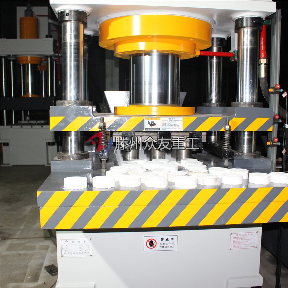 315噸(dun)壓硼(peng)砂四(si)柱液(ye)壓機(ji) 315T粉(fen)末成型油壓(ya)機(ji)