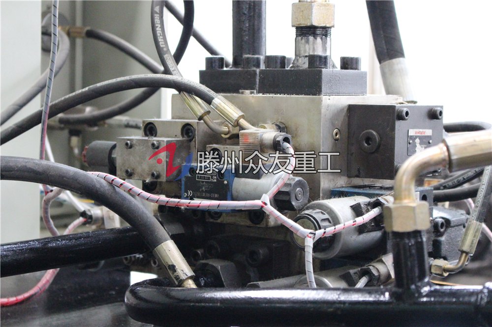 400噸(dun)三(san)樑四柱(zhu)液(ye)壓(ya)機(ji) 400t快(kuai)速落料油(you)壓機