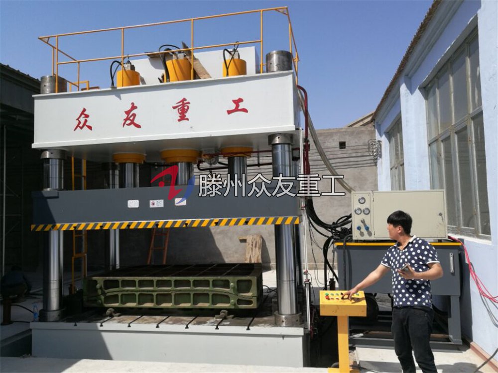 800噸汽車(che)門成(cheng)型(xing)四(si)柱(zhu)液(ye)壓(ya)機 800T金(jin)屬(shu)成(cheng)型油(you)壓機