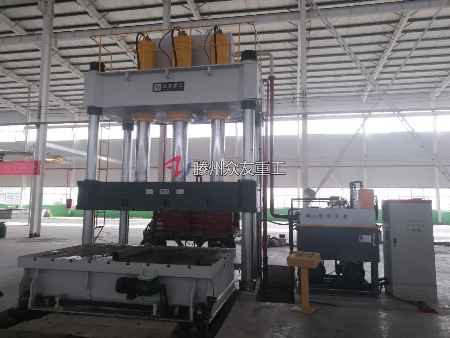1000噸汽(qi)車(che)配件拉伸液(ye)壓(ya)機 1000t迻動(dong)工(gong)作(zuo)檯(tai)四柱(zhu)油壓(ya)機