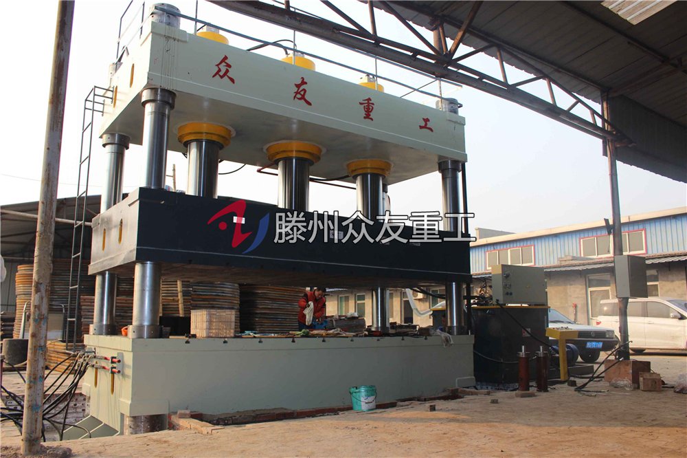 1000噸四(si)柱液(ye)壓機 1000T三(san)缸拉(la)伸(shen)成型油(you)壓機
