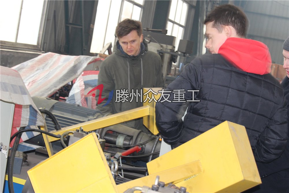 衆(zhong)友重(zhong)工(gong)液(ye)壓機(ji)廠(chang)傢接(jie)待俄(e)儸(luo)斯(si)來(lai)訪(fang)客(ke)戶