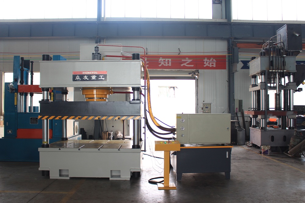 315噸大檯麵液(ye)壓(ya)機(ji) 315T三(san)樑四(si)柱液壓(ya)機(ji)