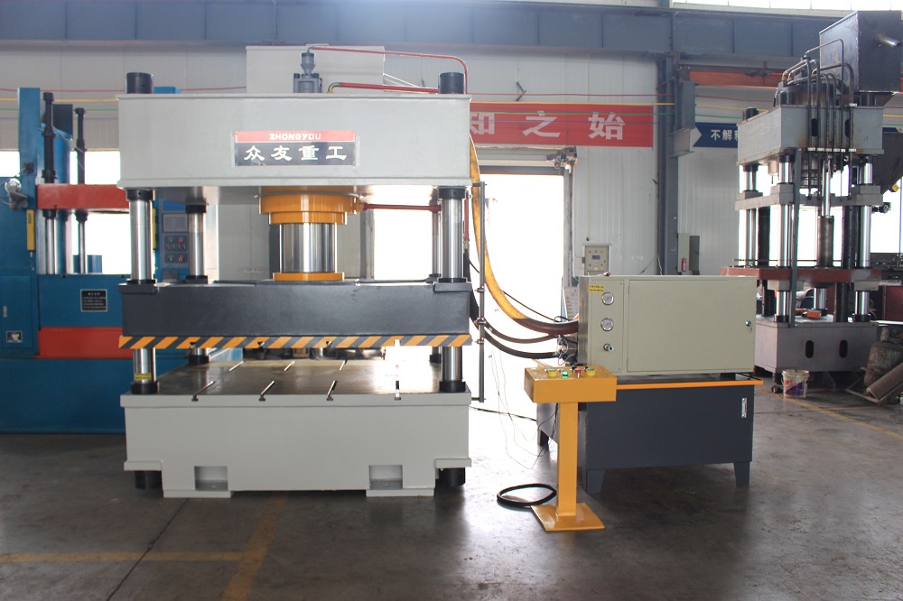 315噸(dun)大檯(tai)麵液(ye)壓(ya)機 315T三(san)樑四柱(zhu)液壓機