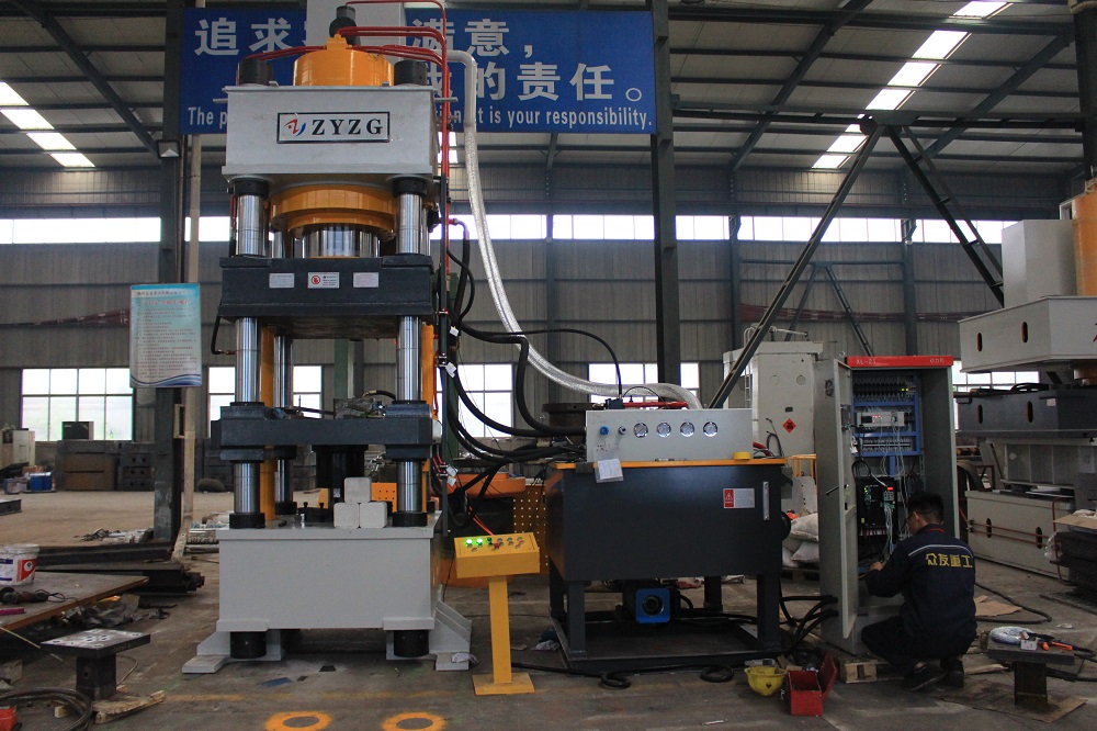 630噸(dun)牛羊舔磚(zhuan)液(ye)壓(ya)機(ji)_630T鹽磚機(ji)
