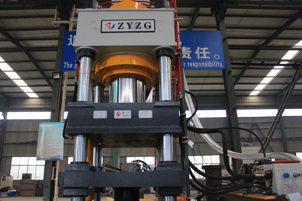 630噸牛(niu)羊(yang)舔磚液(ye)壓(ya)機_630T鹽磚機(ji)