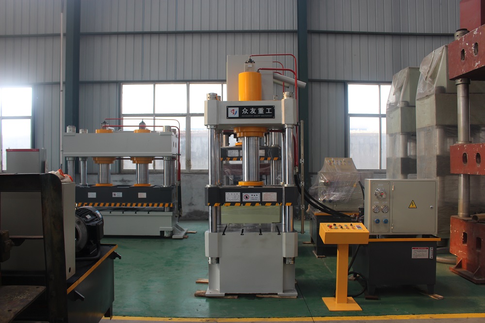 100噸(dun)三樑四(si)柱(zhu)液壓機(ji) 100T拉(la)伸成(cheng)型油(you)壓機(ji)