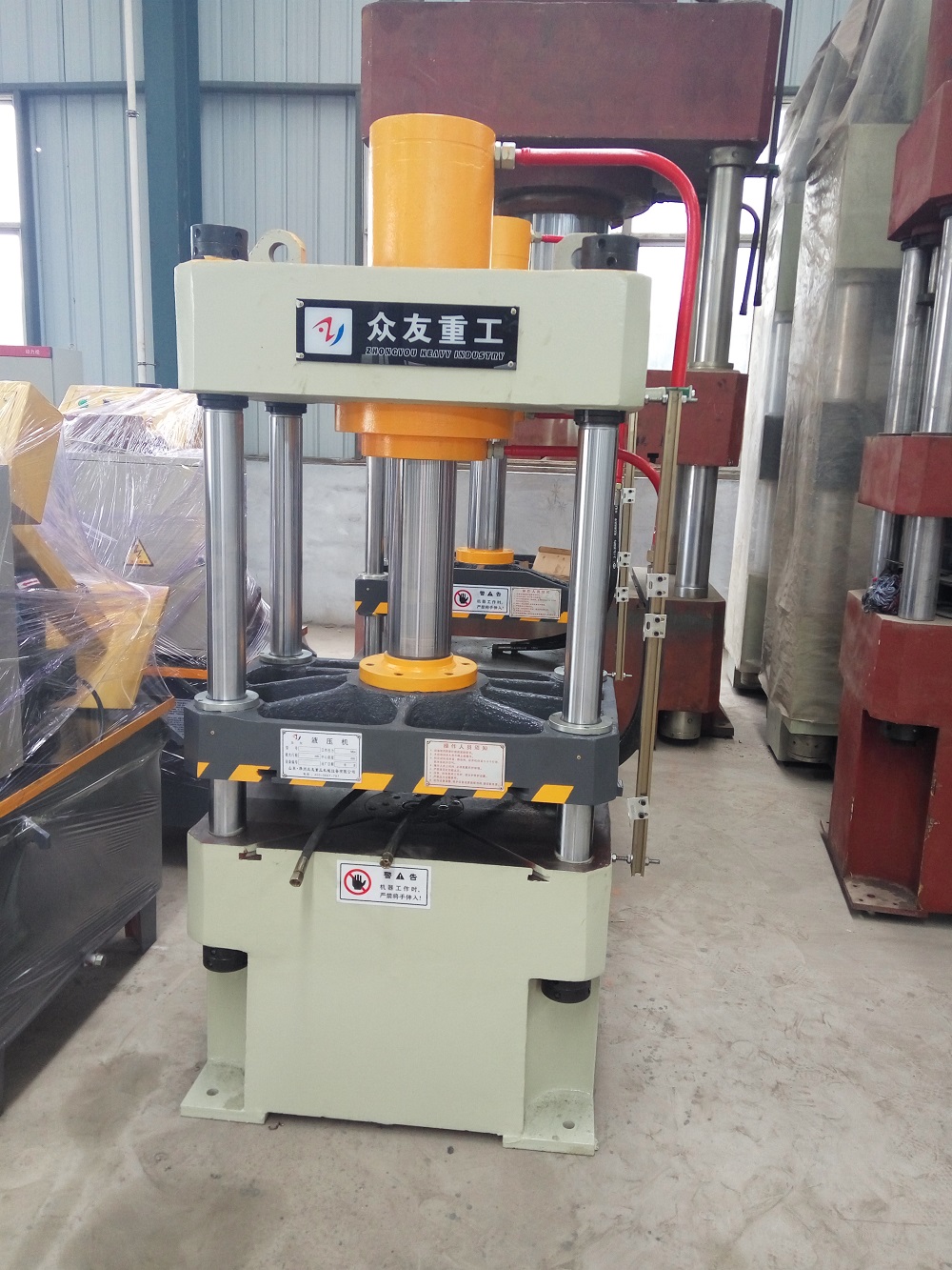 100噸(dun)三(san)樑四柱(zhu)液(ye)壓機(ji) 100T常(chang)槼鑄鋼(gang)件油壓機