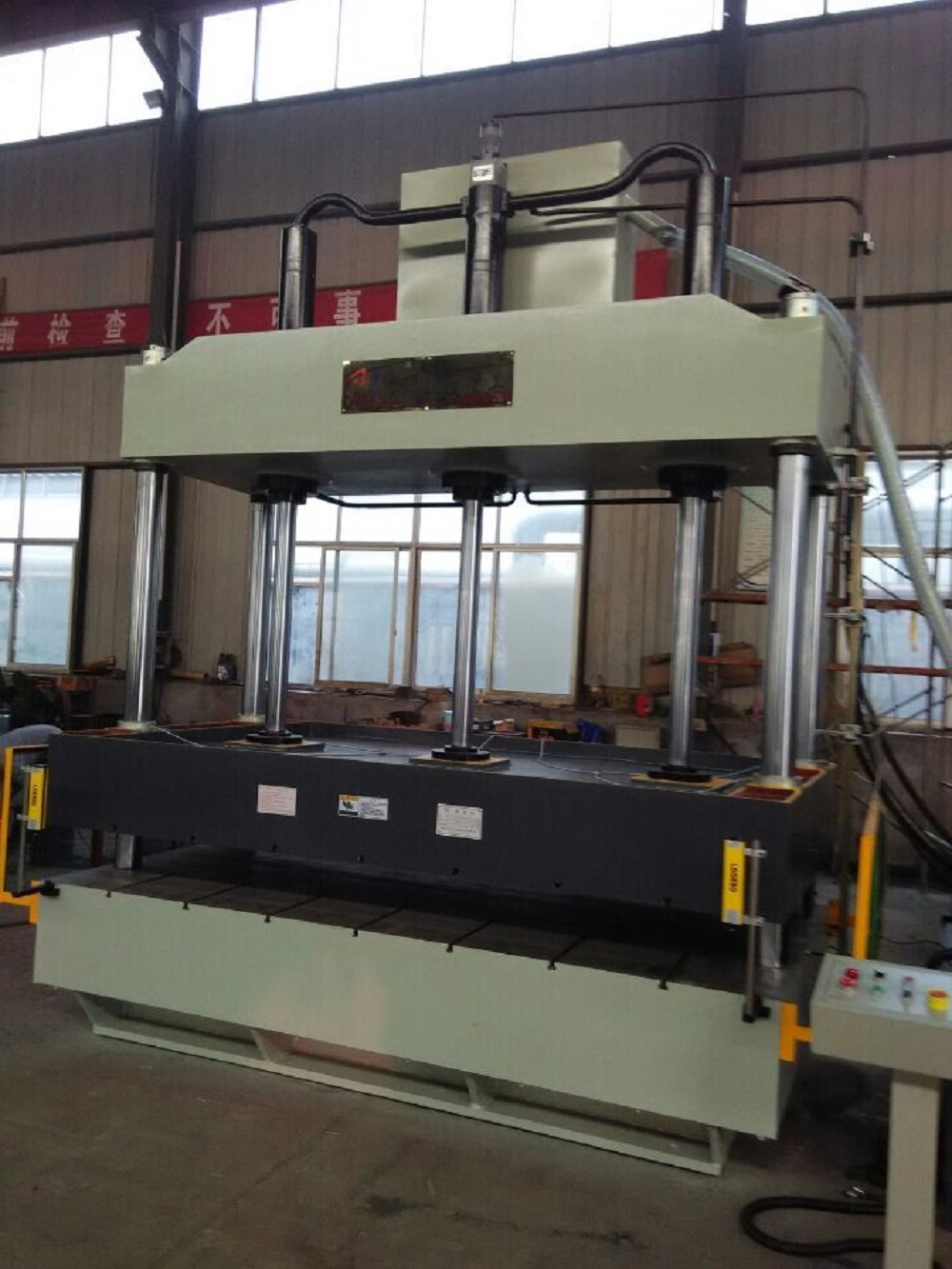 100噸雙(shuang)缸液壓(ya)機 100T三(san)樑四柱(zhu)油壓機(ji)