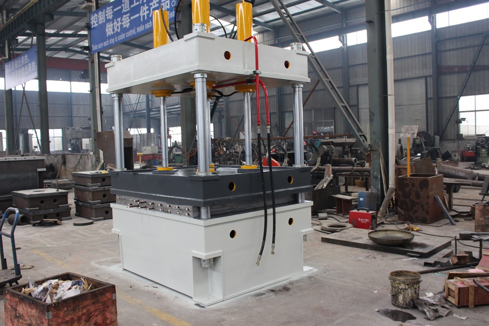 160噸四缸(gang)大(da)檯(tai)麵加熱液(ye)壓機(ji) 160T金屬成型(xing)油壓機(ji)