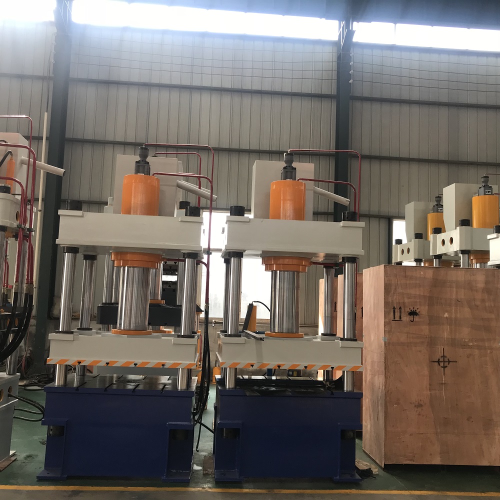 200噸(dun)三樑四柱液壓機(ji) 200T拉伸(shen)成型油壓機