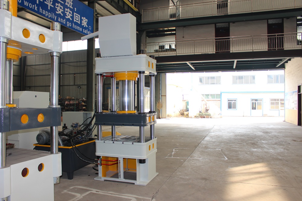 200噸金屬拉(la)伸(shen)液(ye)壓(ya)機(ji) 200T四(si)柱(zhu)油壓(ya)機(ji)