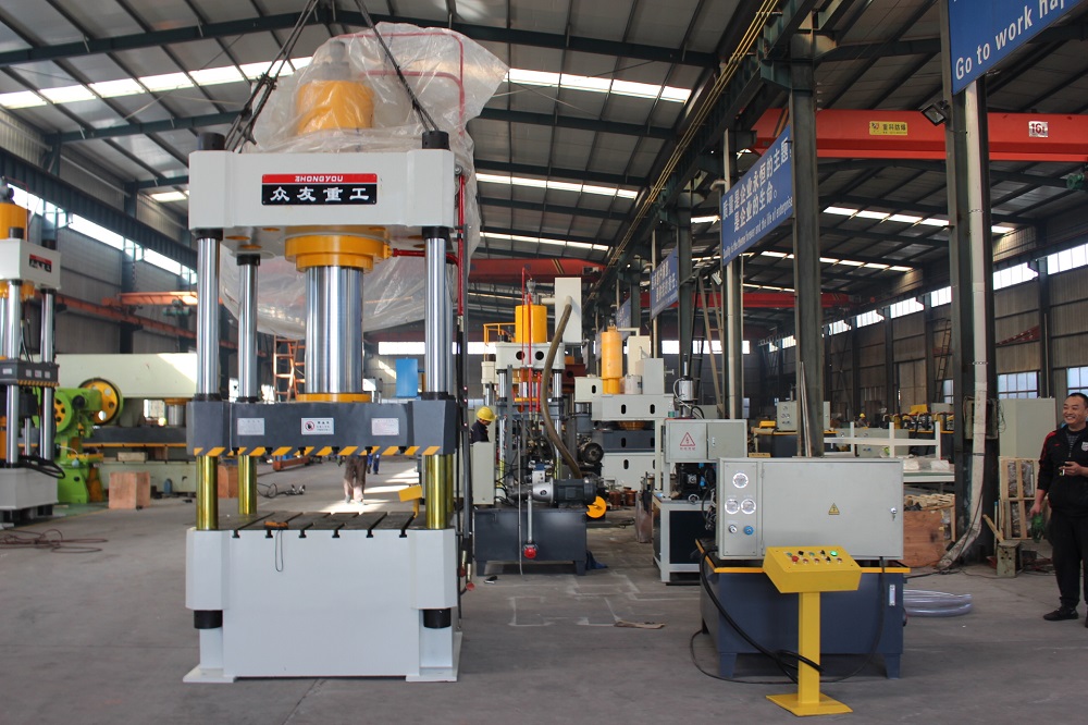 315噸(dun)四(si)柱(zhu)液(ye)壓機 315T金屬(shu)成型油壓(ya)機