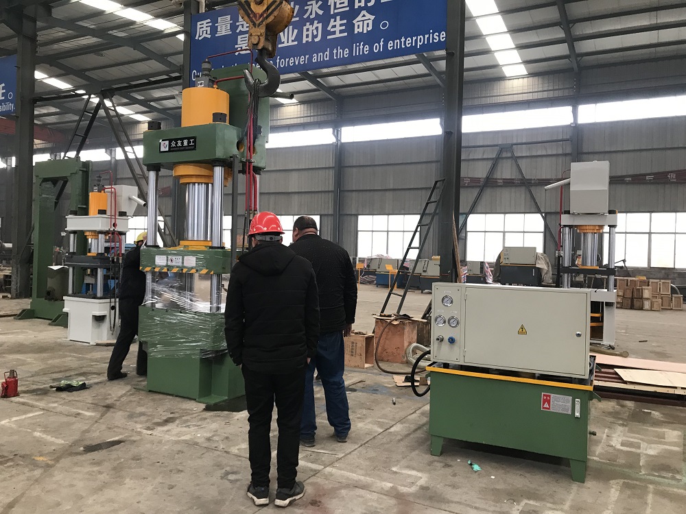 315噸(dun)常(chang)槼四柱液壓機 315T四柱油(you)壓(ya)機(ji)