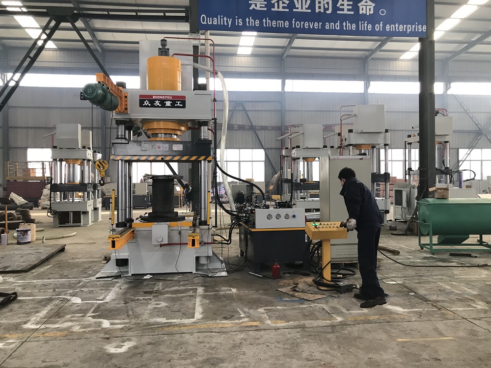 400噸迻動工作(zuo)檯液壓機 400t金(jin)屬(shu)成(cheng)型四柱(zhu)油(you)壓(ya)機(ji)