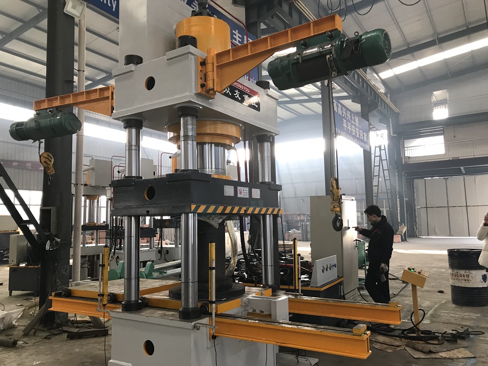 400噸迻(yi)動(dong)工作檯(tai)液(ye)壓機 400t金屬成型四(si)柱油(you)壓機