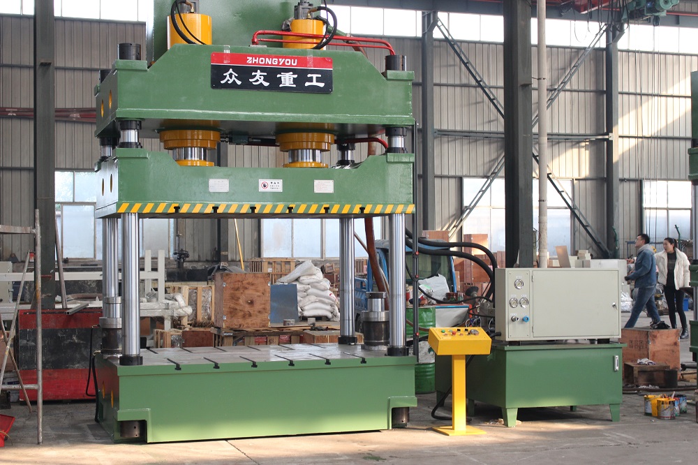 500噸綠(lv)色(se)三(san)樑(liang)四柱液壓機(ji)