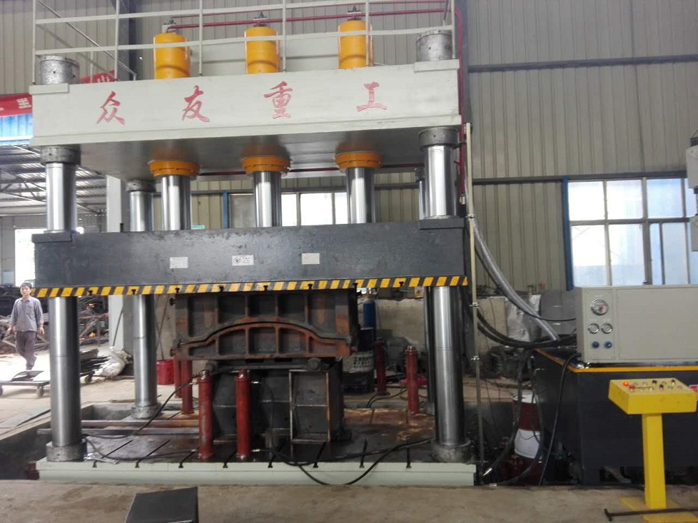 800噸(dun)汽車門成型液(ye)壓機(ji) 800T金屬成型(xing)油壓機(ji)