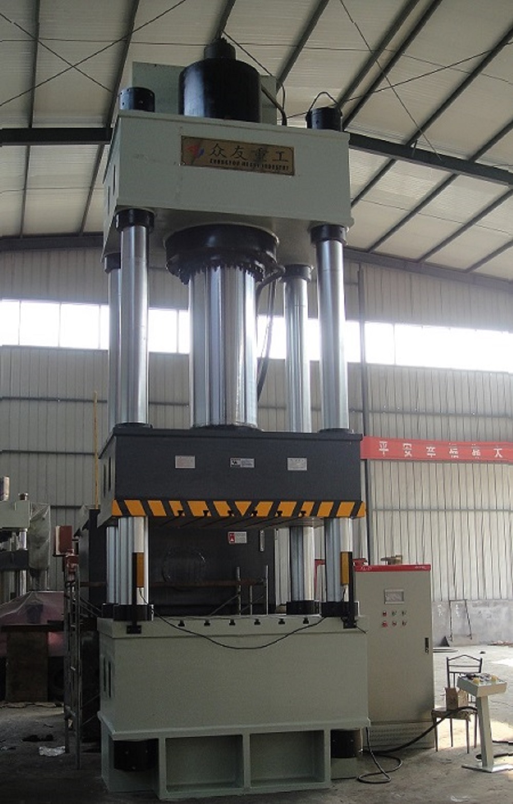 800噸(dun)三樑(liang)四(si)柱液(ye)壓(ya)機 800T大噸位液(ye)壓機(ji)廠(chang)傢(jia)