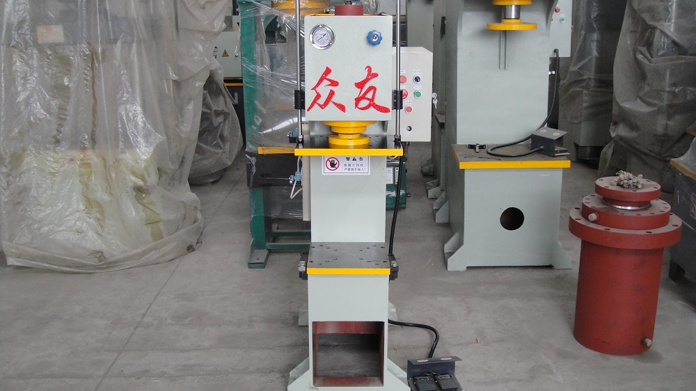 10噸單(dan)臂液壓機