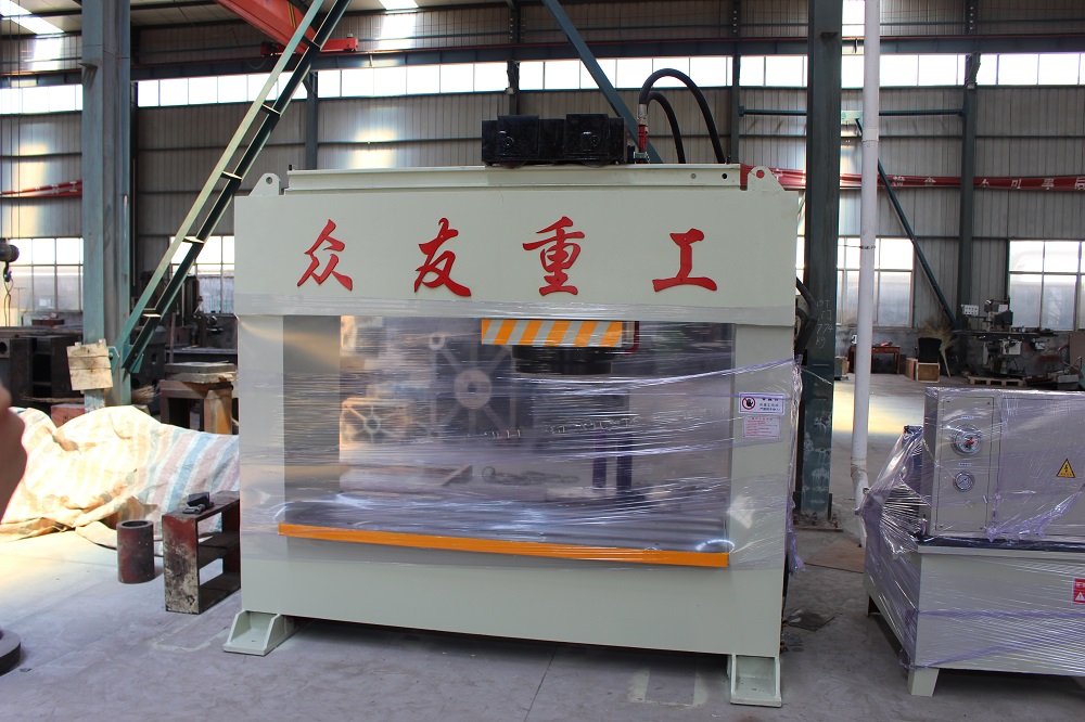 315噸雙電(dian)機帶(dai)迻(yi)動工(gong)作(zuo)檯(tai)龍門(men)液壓機(ji)