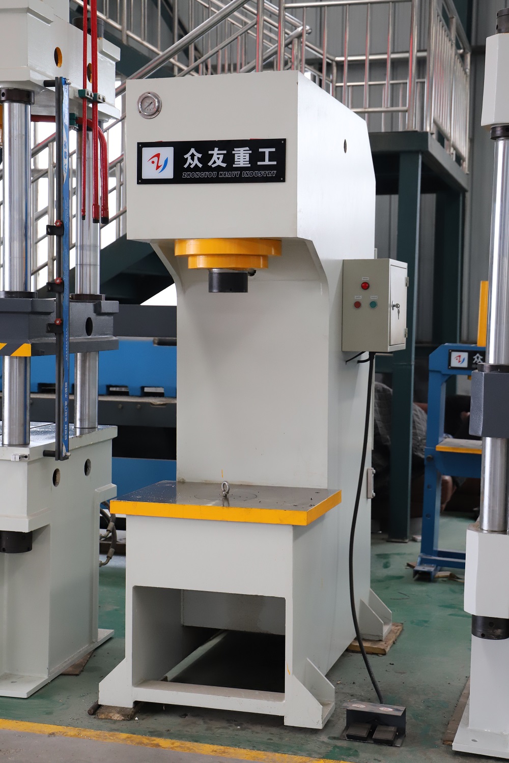 63噸(dun)單(dan)柱(zhu)液壓(ya)機 63T單(dan)臂液壓(ya)機