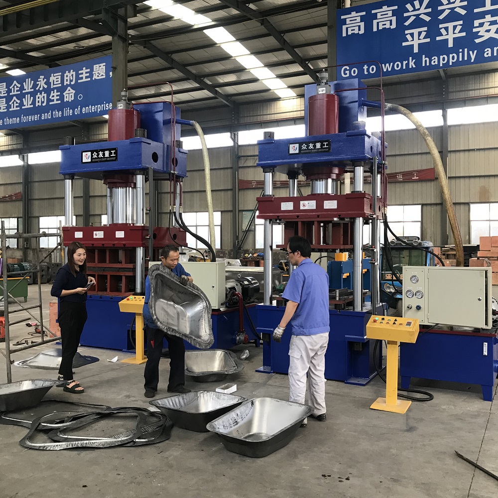 315噸灰(hui)鬭車(che)拉(la)伸(shen)切(qie)邊三樑(liang)四柱(zhu)液(ye)壓機