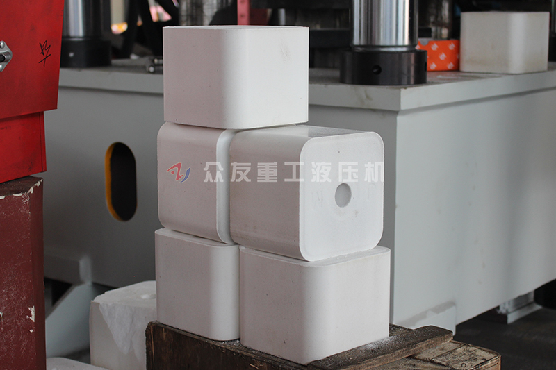 315噸(dun)牛(niu)羊舔(tian)磚液(ye)壓(ya)機(ji) 315T鹽磚(zhuan)機(ji) 粉末(mo)成型壓力機  5公觔畜牧舔(tian)磚壓塊(kuai)油(you)壓(ya)機