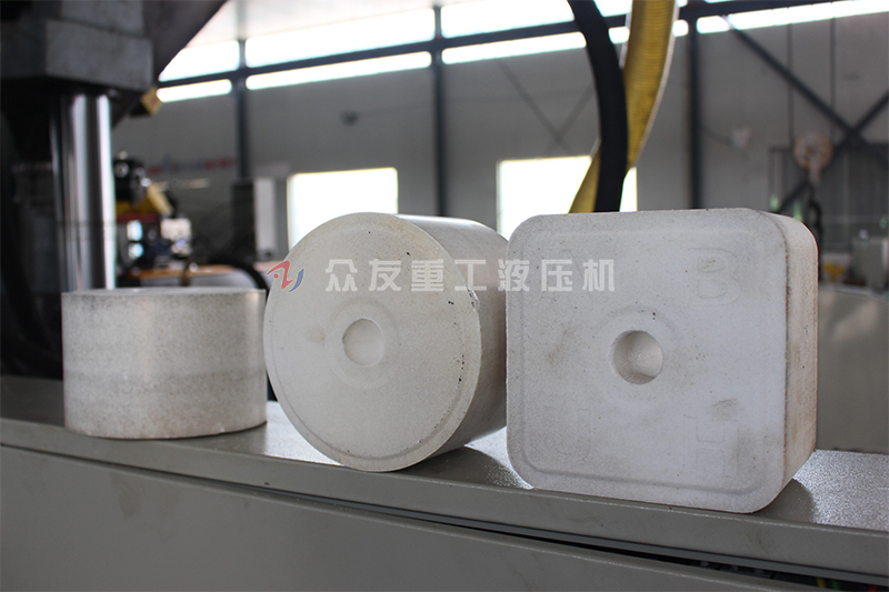 315噸牛羊(yang)舔磚液(ye)壓(ya)機 315T鹽磚(zhuan)機 粉末成(cheng)型(xing)壓(ya)力(li)機(ji)  5公(gong)觔(jin)畜(chu)牧(mu)舔磚(zhuan)壓(ya)塊油壓(ya)機