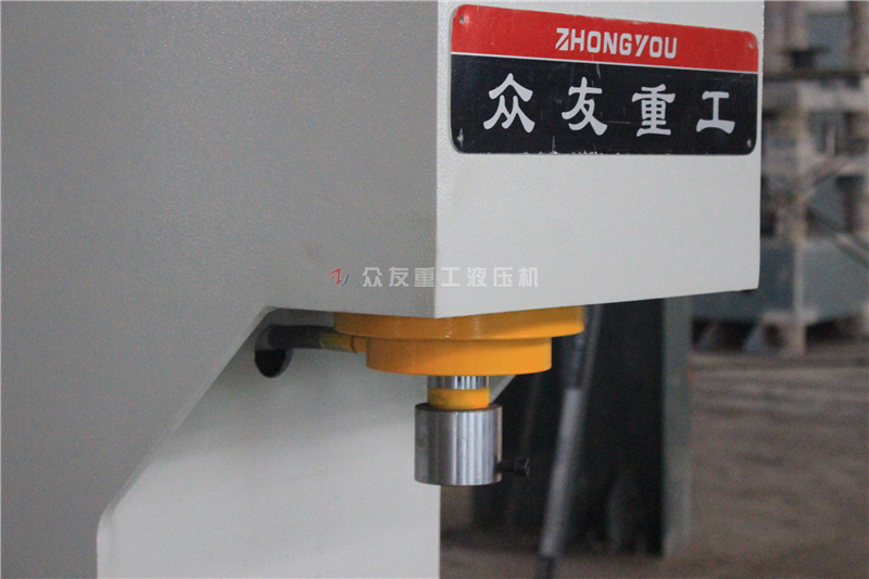 63噸(dun)大(da)檯(tai)麵單臂(bi)液壓(ya)機(ji) 63T單柱(zhu)油壓(ya)機(ji)