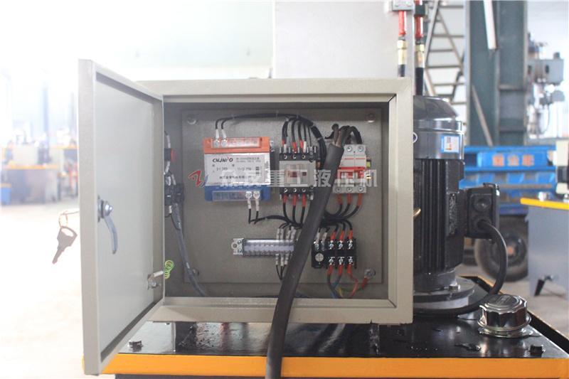 160噸壓(ya)胎機(ji) 160T框式龍門(men)液(ye)壓(ya)機(ji)