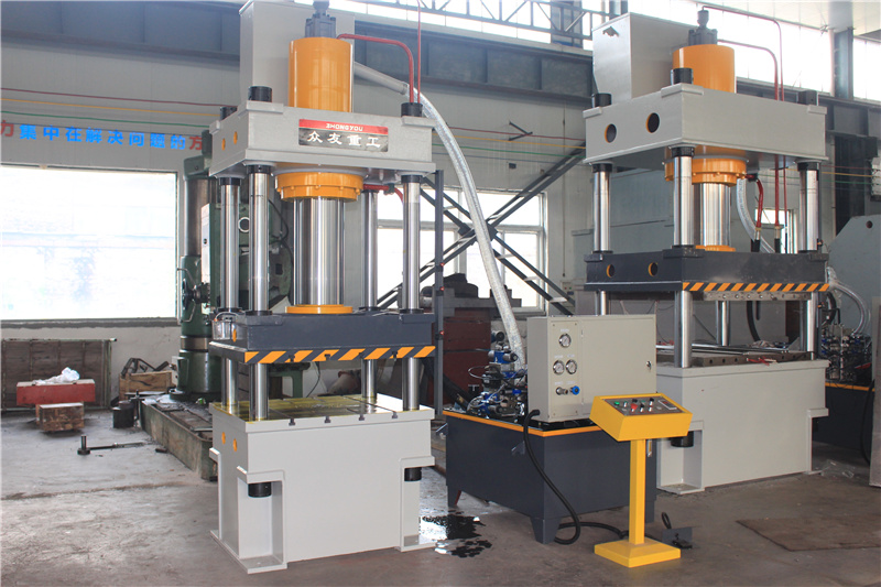 200噸(dun)四柱(zhu)液(ye)壓機(ji) 200噸金(jin)屬成(cheng)型(xing)油(you)壓(ya)機(ji)