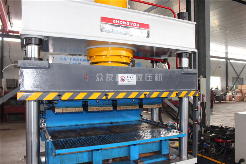 200噸(dun)壓育苗(miao)塊四(si)柱液壓(ya)機 200T粉(fen)末成(cheng)型油(you)壓(ya)機