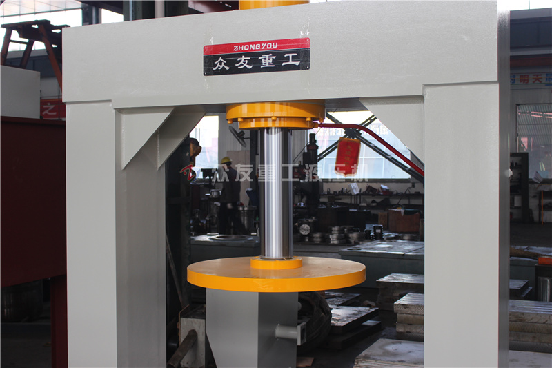 120噸龍門壓胎機(ji) 120T框(kuang)式(shi)液壓(ya)機