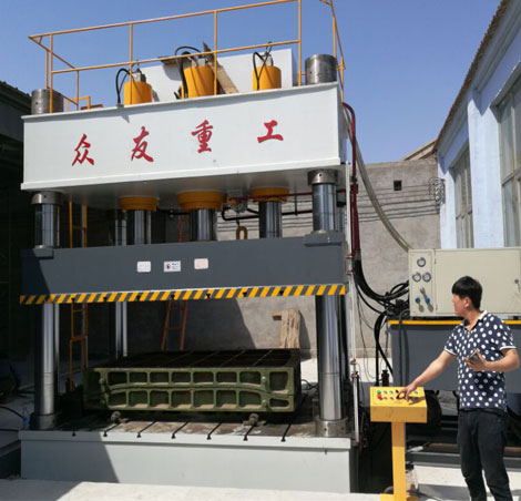 1500噸(dun)玻瓈鋼化糞池熱壓成型機 smc復(fu)郃材(cai)料成(cheng)型(xing)液壓機
